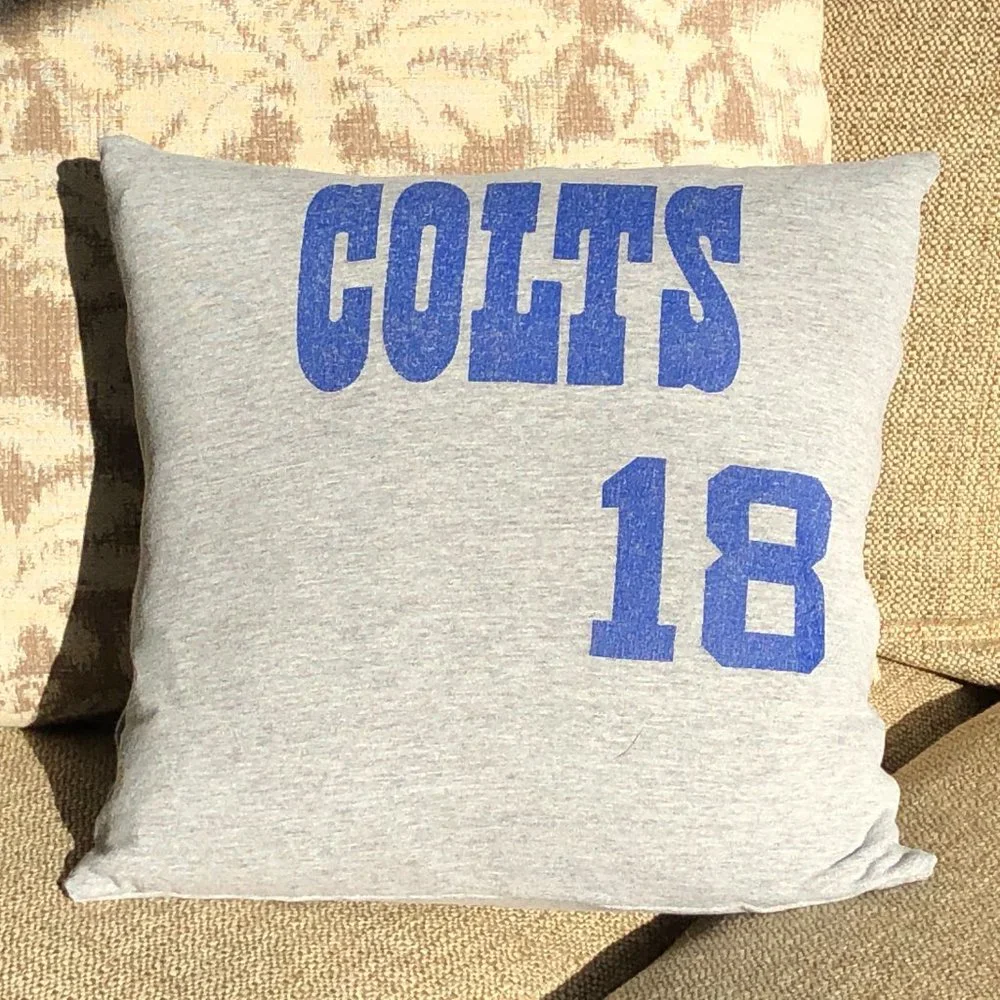 INDIANAPOLIS COLTS HANDMADE NFL 16x16 vintage t-shirt THROW PILLOW cover